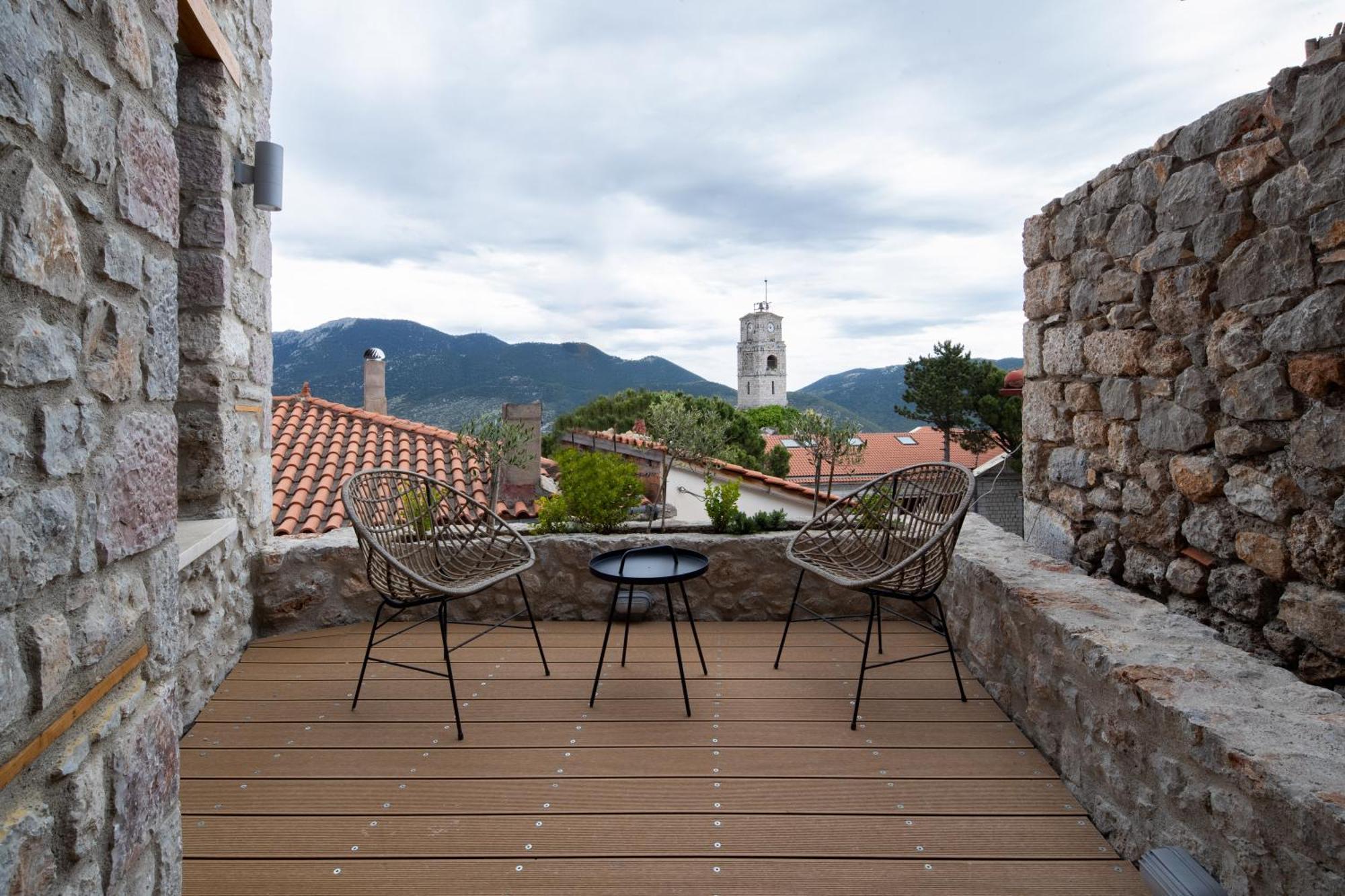 Clock Tower Arachova Suites Exterior photo